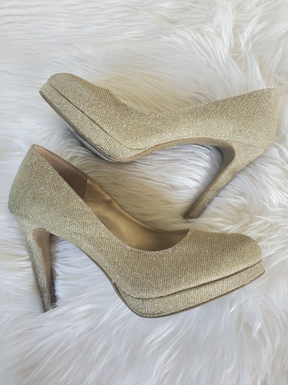Fioni Night Gold Stardust Round Toe Platform Heels SZ 8